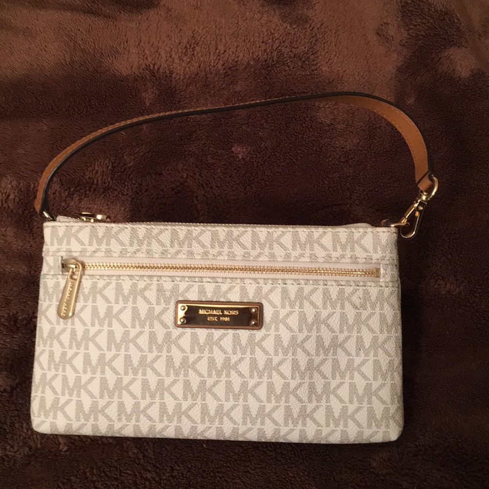 🔥Sale🔥New Beautiful Jet Set large MK wristlet..NWOT..never used